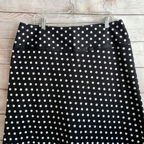 FOCUS SKIRT IN BLACK‎ AND WHITE POLKA DOTS - Picture 2 of 5